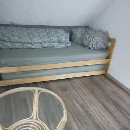 Nyaraló Add Story