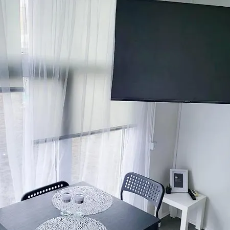 Add Story Nyaraló *