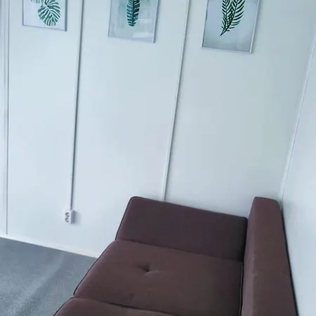 Add Story Nyaraló *